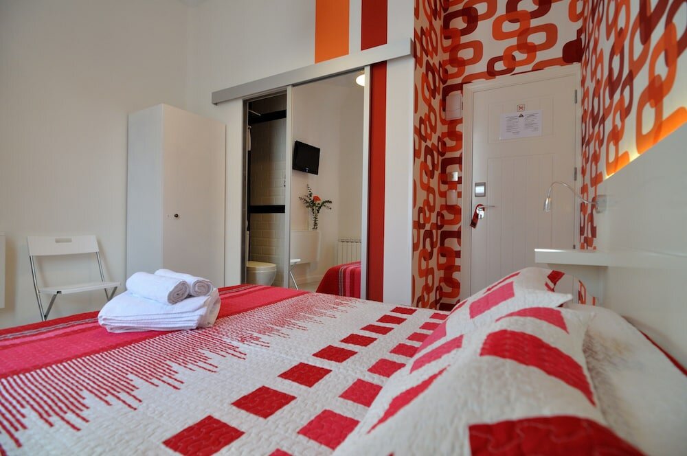 Фото Far Home Plaza Mayor Hostel