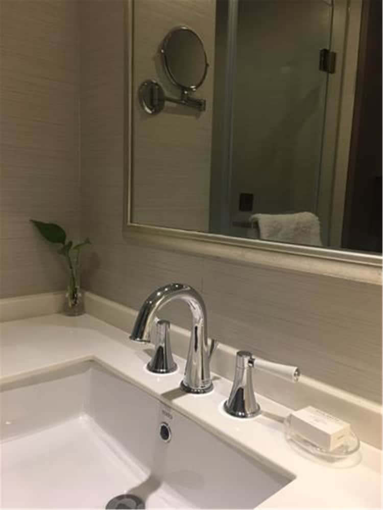 Фото Golden Tulip Bund New Asia