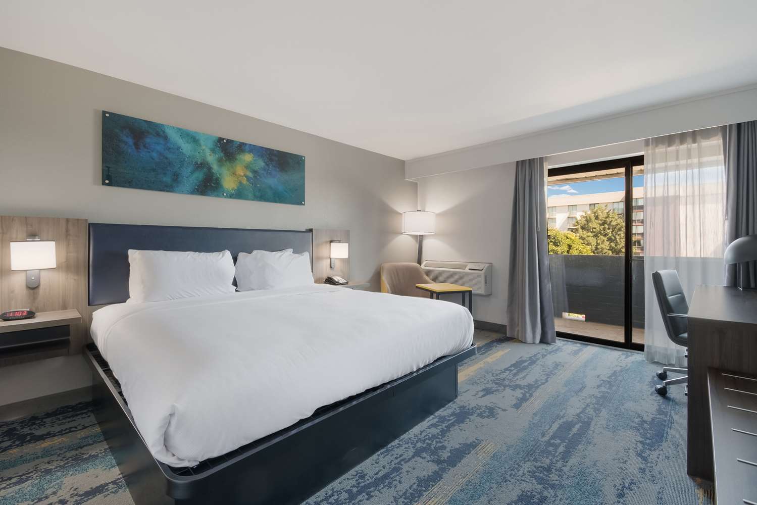 Фото Clarion Pointe Okc Airport