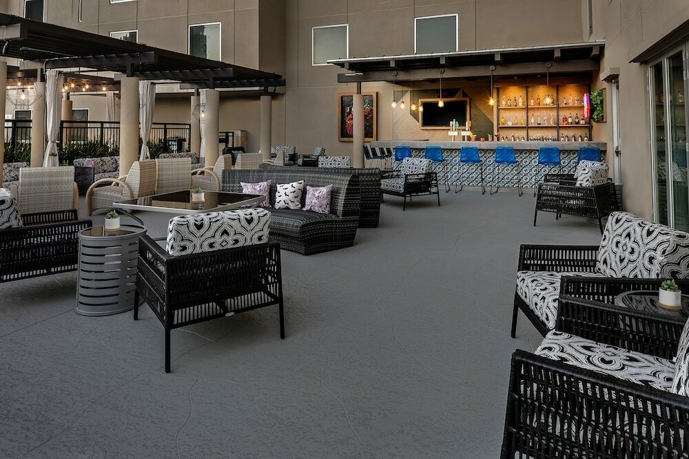 Фото Holiday Inn Express & Suites Austin Downtown - University, an Ihg Hotel