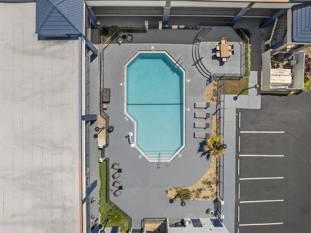 Фото Best Western Orlando East Inn & Suites