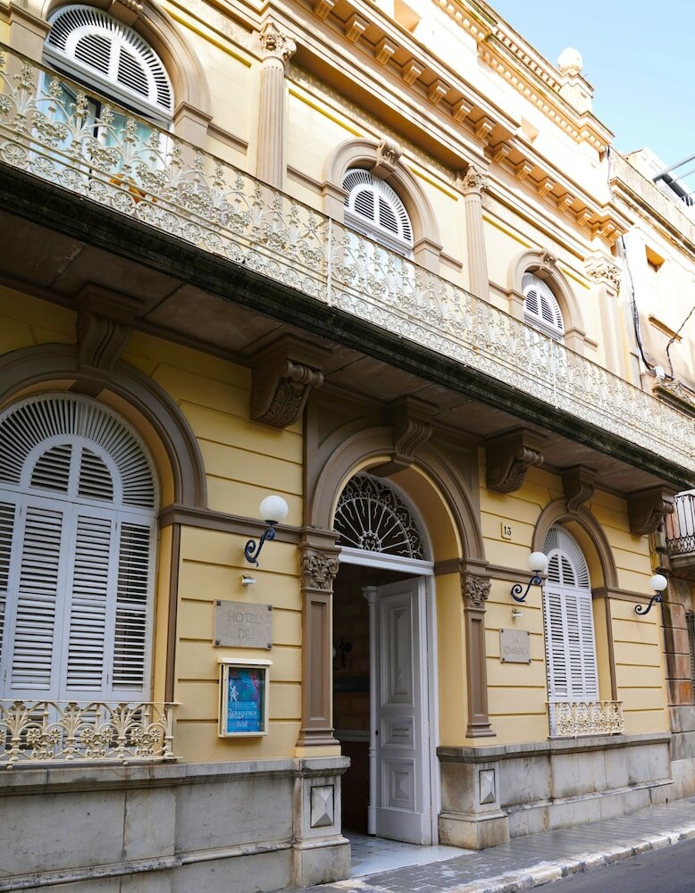 Фото Hotel Medium Renaixença