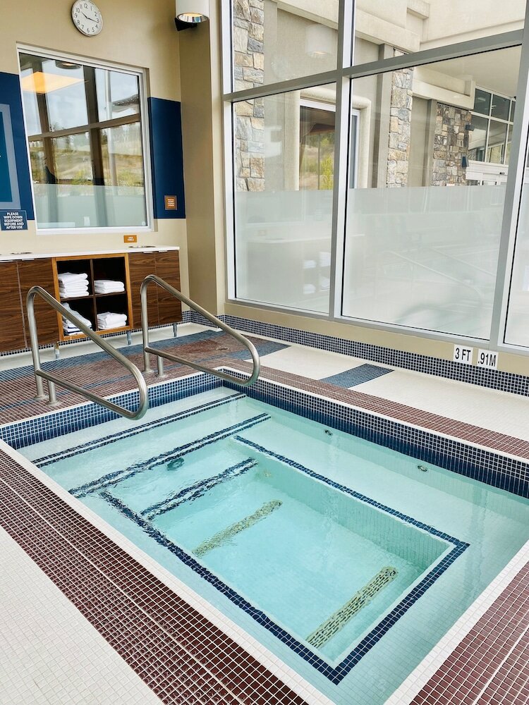 Фото Four Points by Sheraton Kelowna Airport