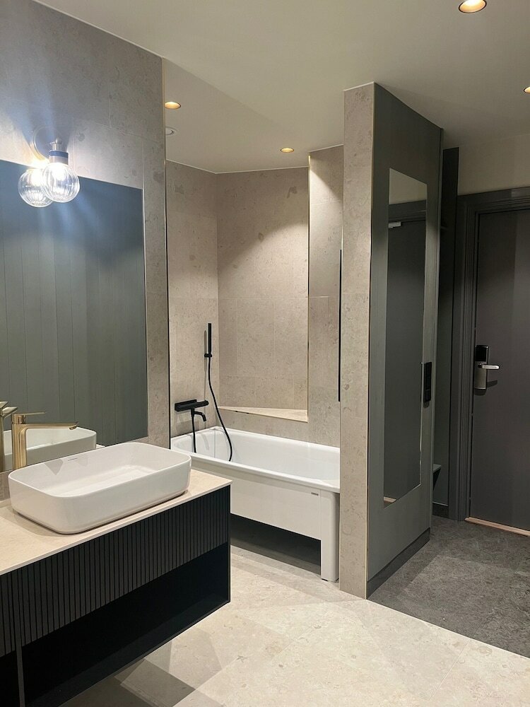 Фото Crystal Plaza Hotel