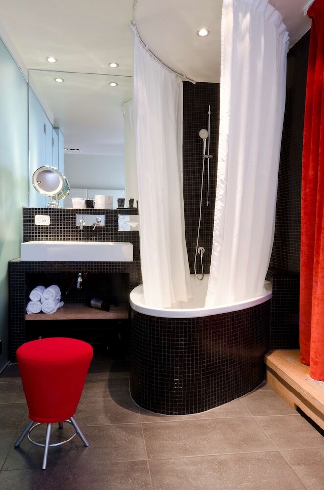 Фото Golden Tulip Opéra De Noailles