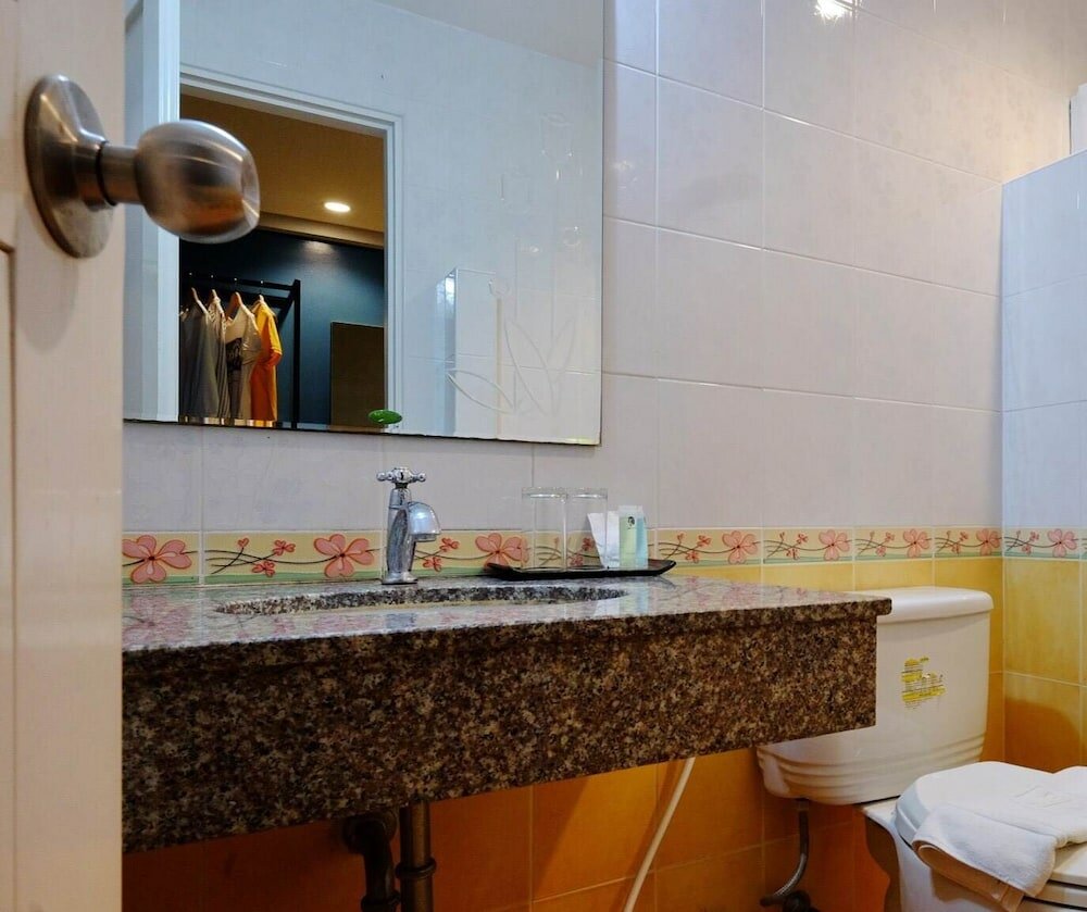 Фото Tharapark View Hotel