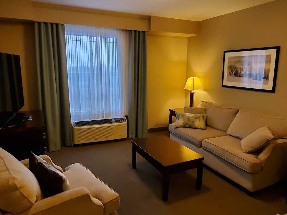 Фото Ramada by Wyndham Emerald Park/Regina East