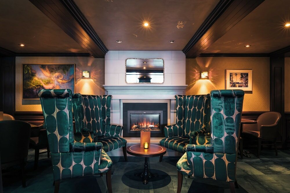 Фото Chateau Victoria Hotel & Suites