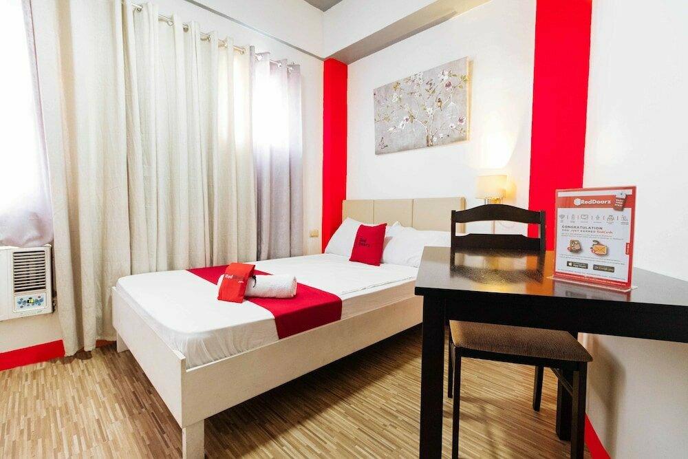 Hotel RedDoorz near Quirino Station, Manila, photo