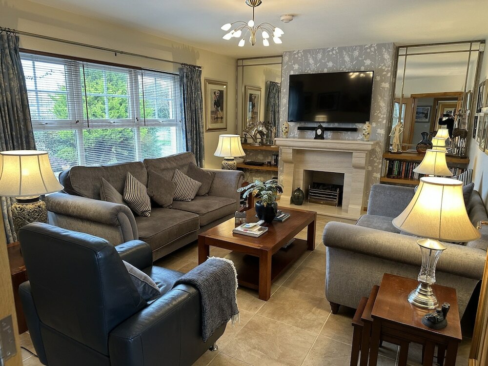 Фото Crowfield House