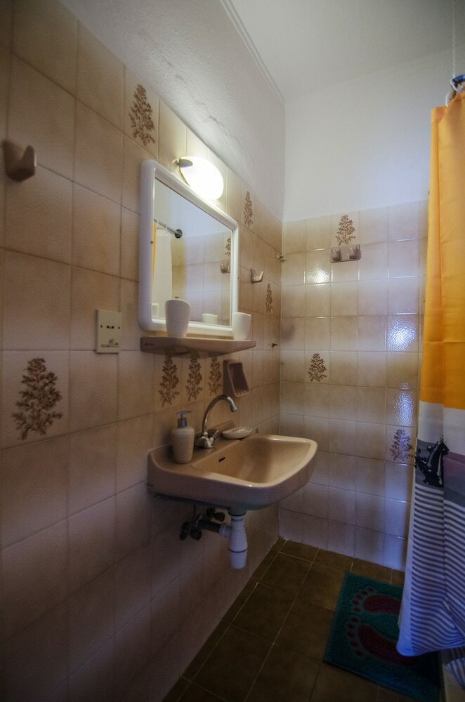 Фото George & Irene Hotel