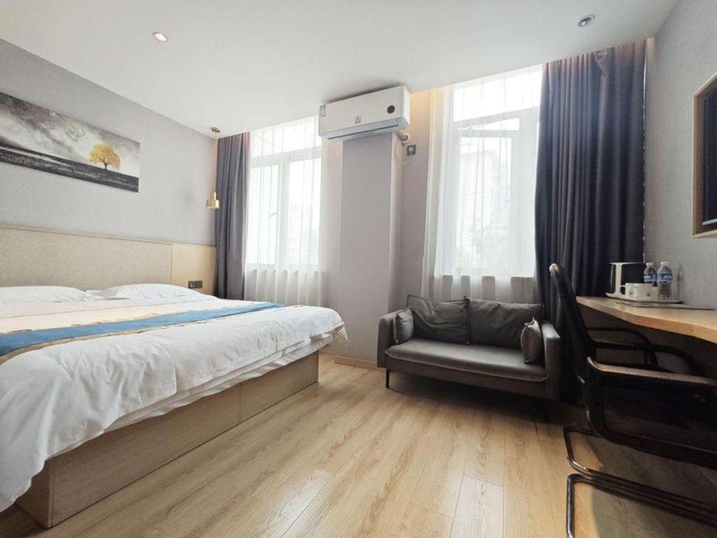 Фото Shell Hotel Shanghai Normal University Hongcao Road Metro Station Guiping Road