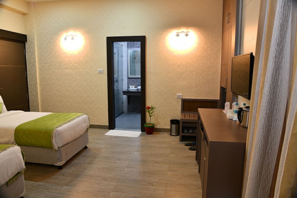 Фото Hotel Jataka Inn