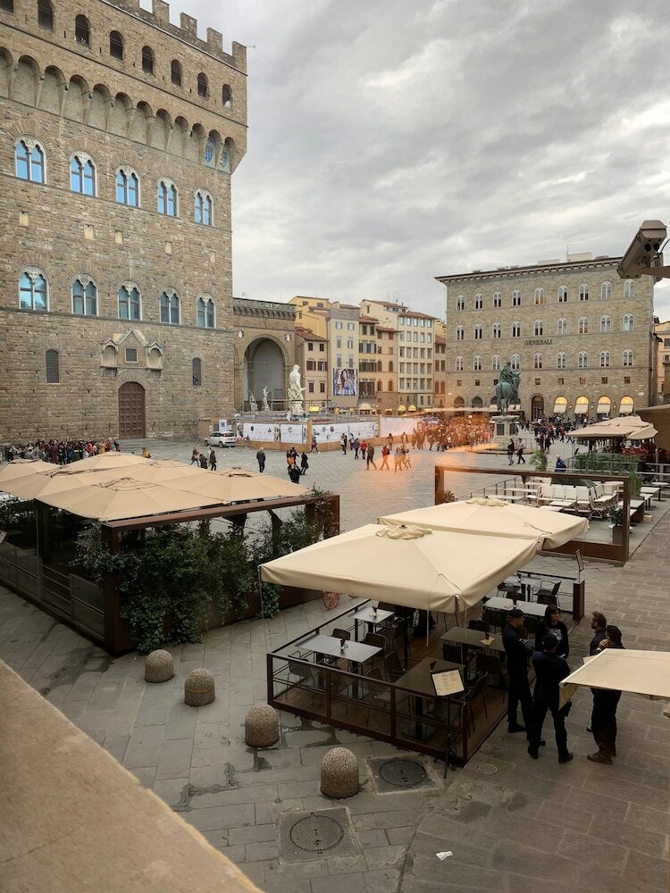 Фото In Piazza della Signoria - Residenza d'Epoca