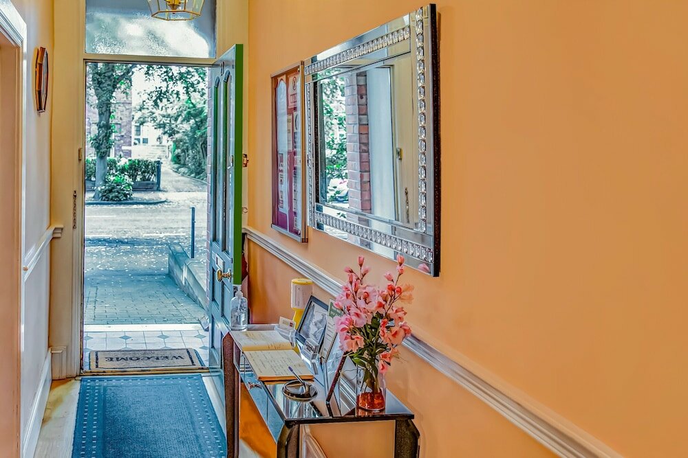 Фото Oyo Avenue House