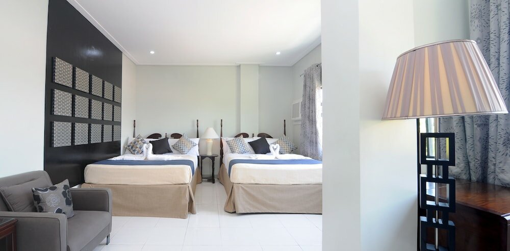 Фото 717 Cesar Place Hotel