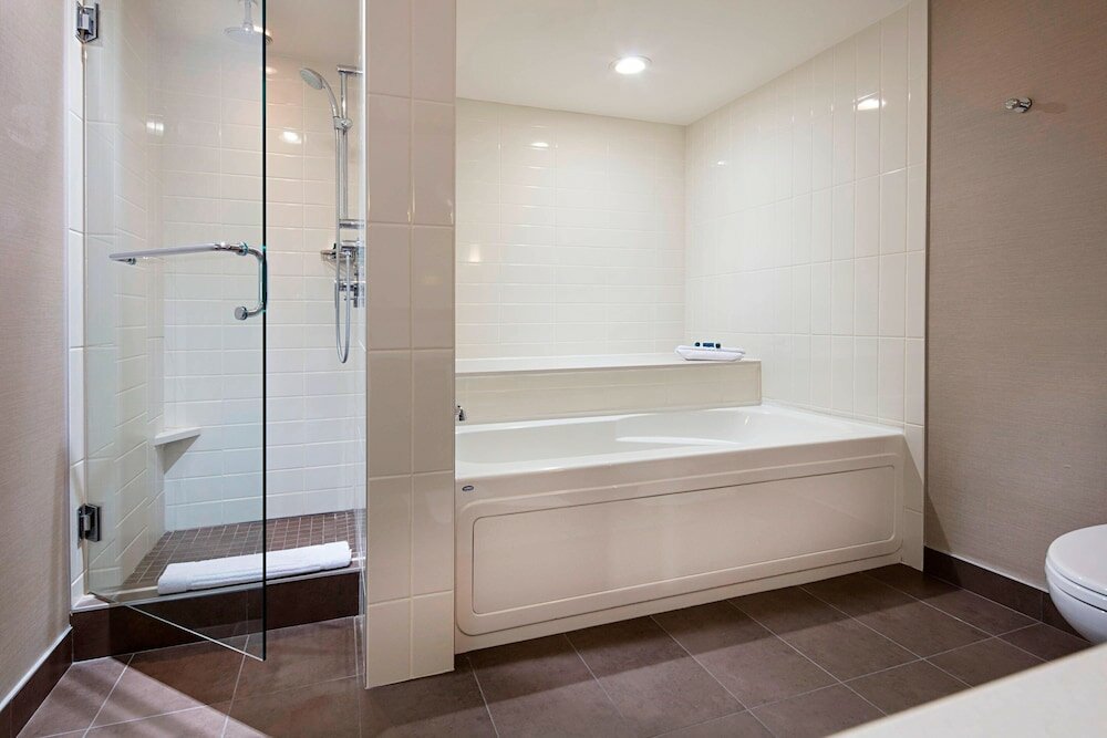 Фото Delta Hotels by Marriott Edmonton South Conference Centre