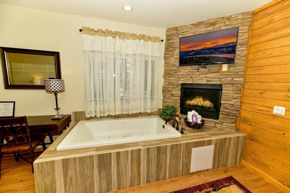 Фото Black Forest Lodge And Cabins