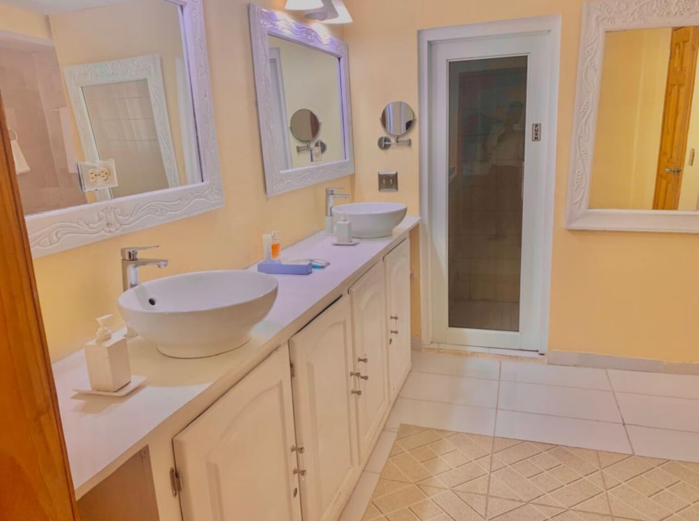 Фото PC Entreprises Guest House