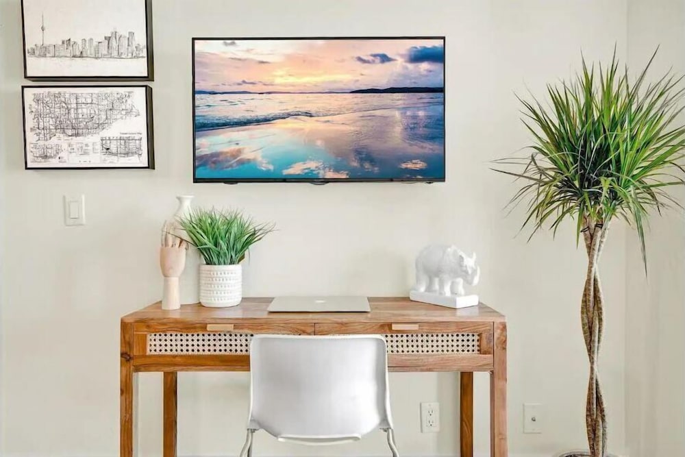 Фото Life Suites Loft - Cn Tower