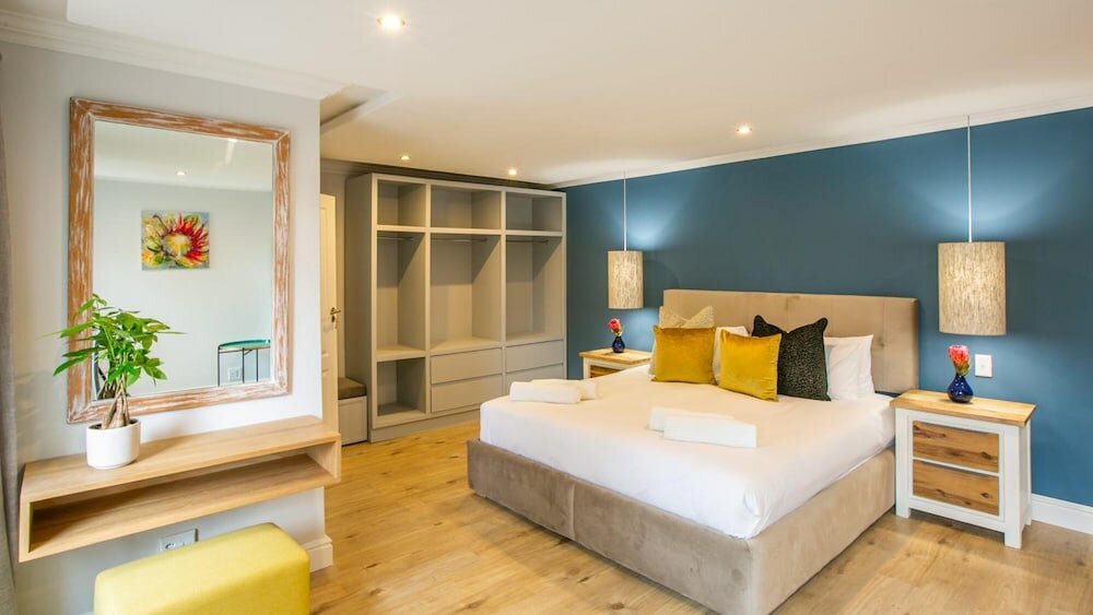 Фото Hout & About Guest House