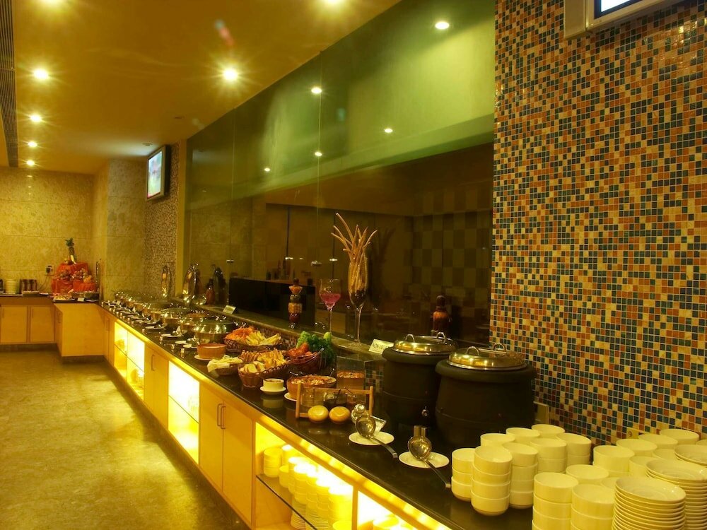 Фото Radha Hometel Whitefield