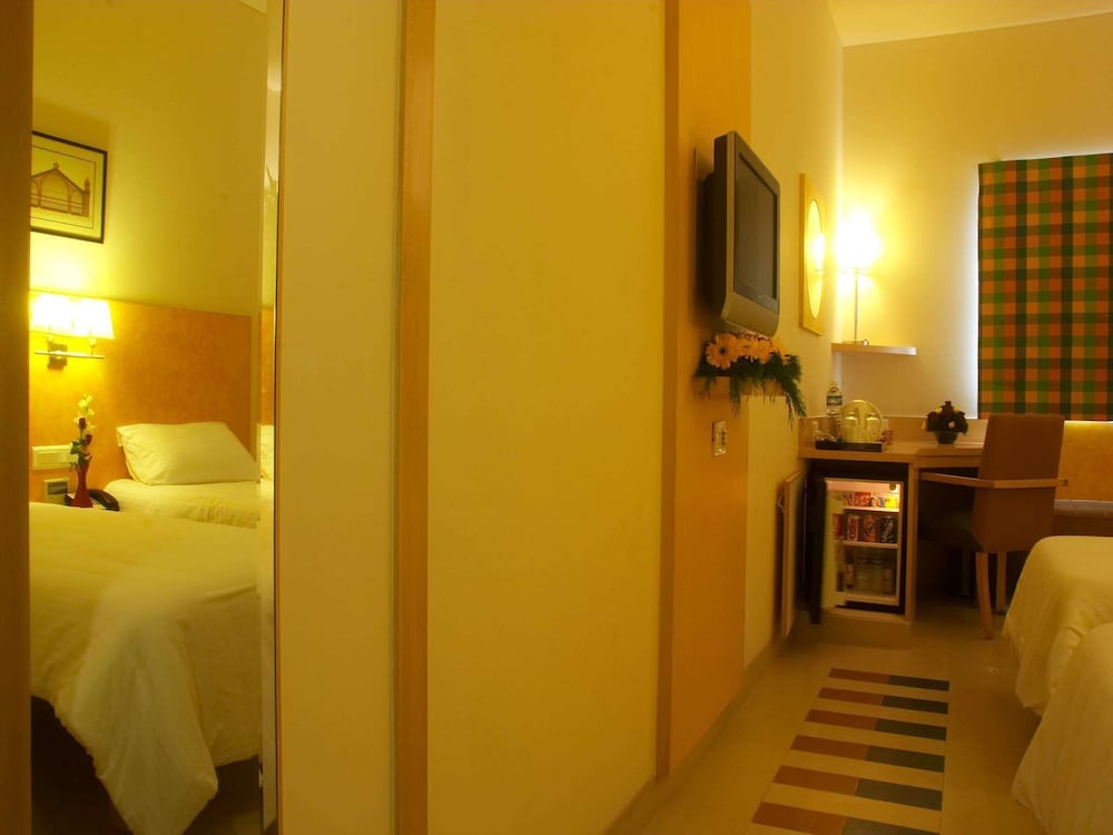 Фото Radha Hometel Whitefield