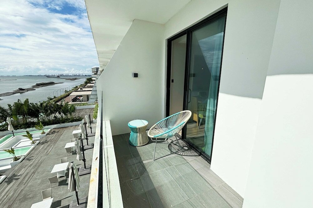 Фото Lime Resort Manila