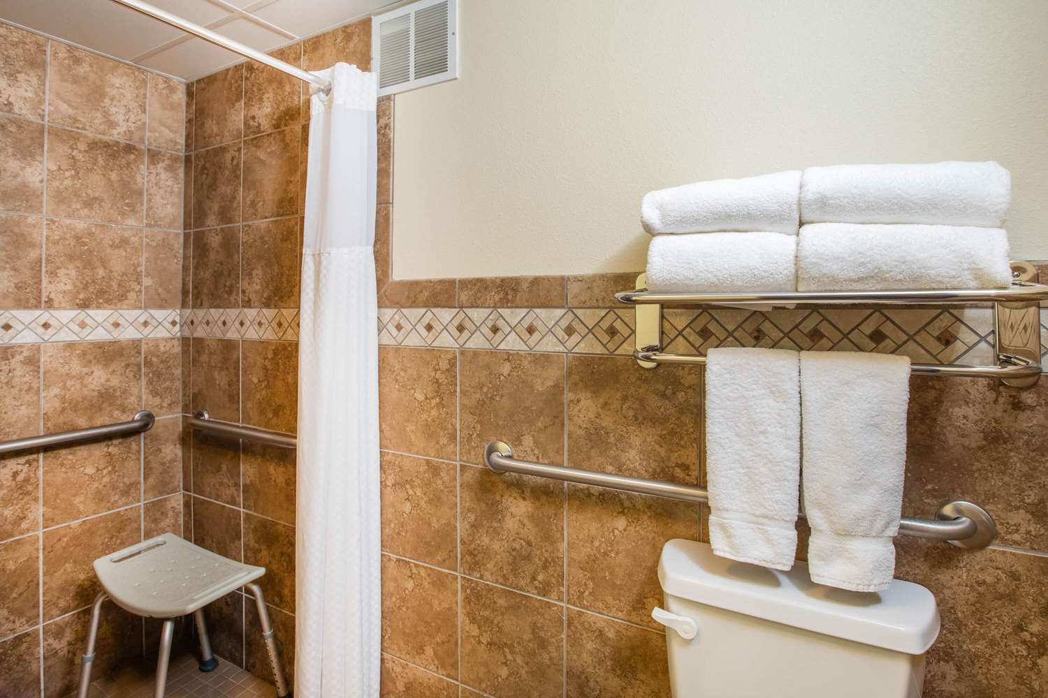 Фото AmericInn by Wyndham Grand Forks