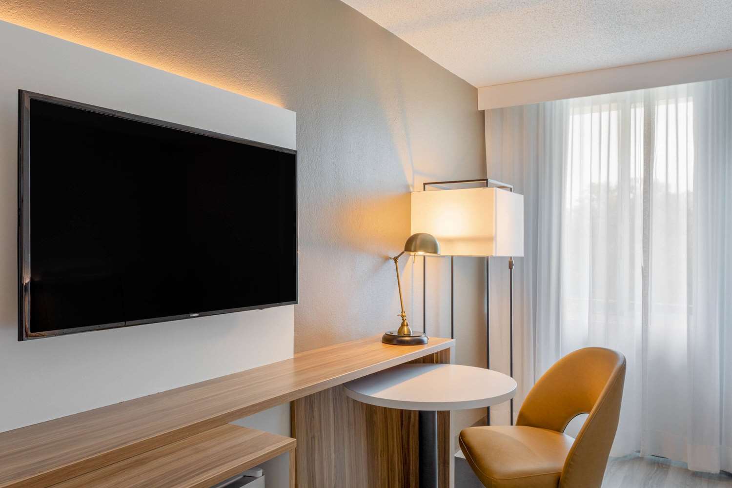 Фото Wyndham Garden Tallahassee Capitol