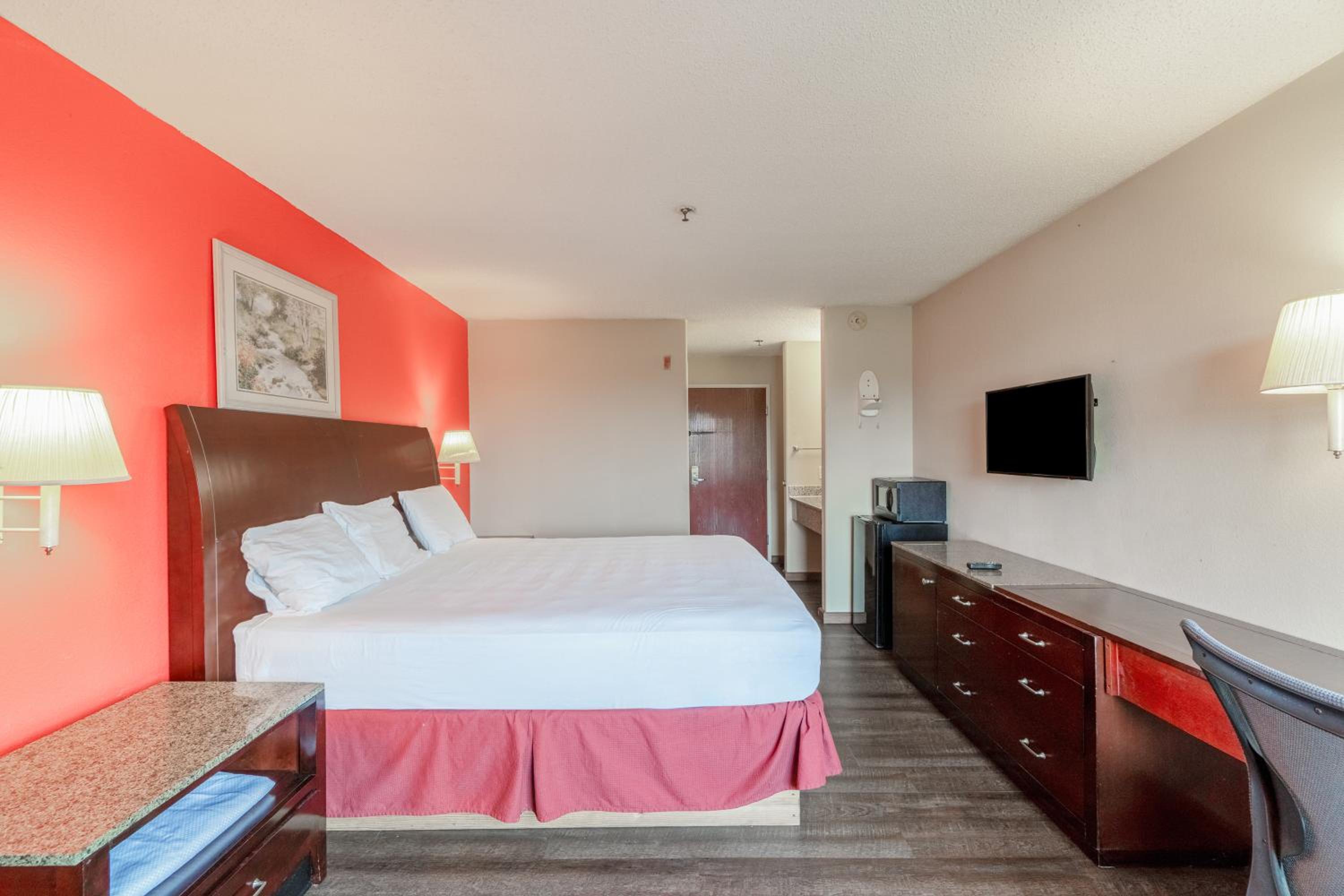 Фото Fairway Inn La Porte