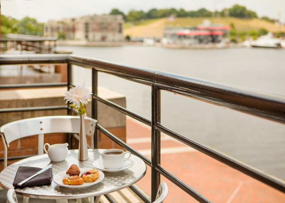 Фото Pier 5 Hotel Baltimore, Curio Collection by Hilton