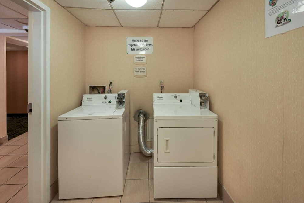 Фото Motel 6 Milford, Ct