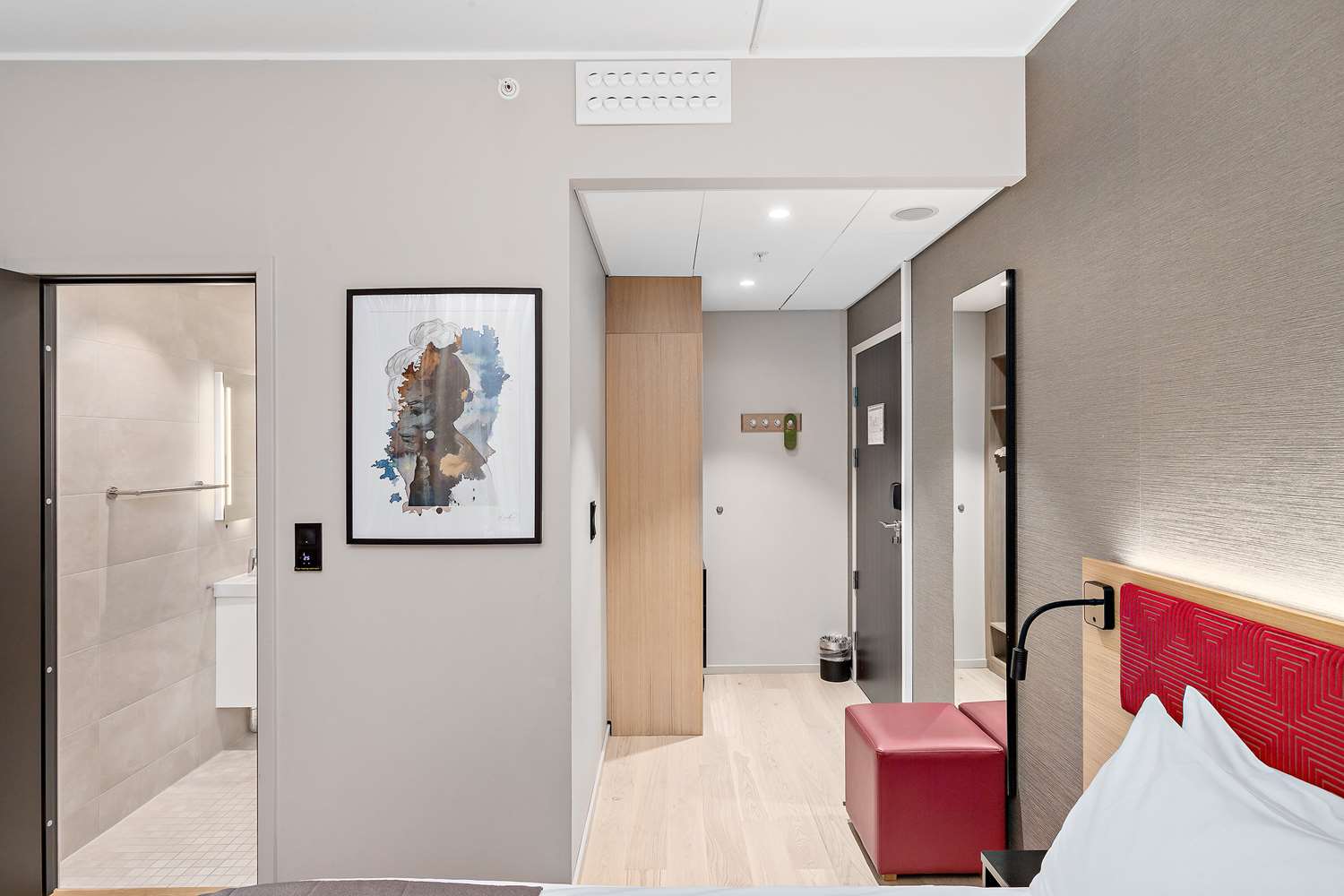 Фото Bergen Harbour Hotel, WorldHotels Crafted