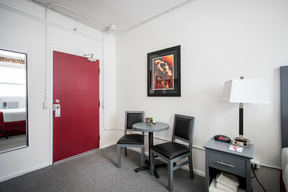 Фото The American Hotel