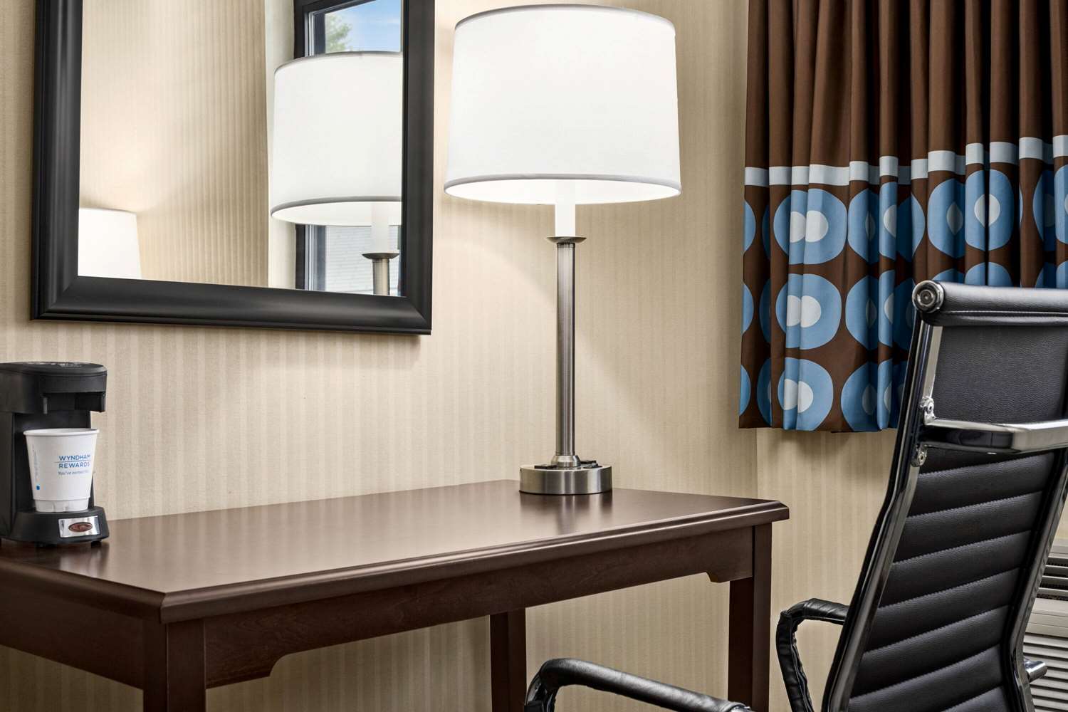 Фото Super 8 by Wyndham Grove City