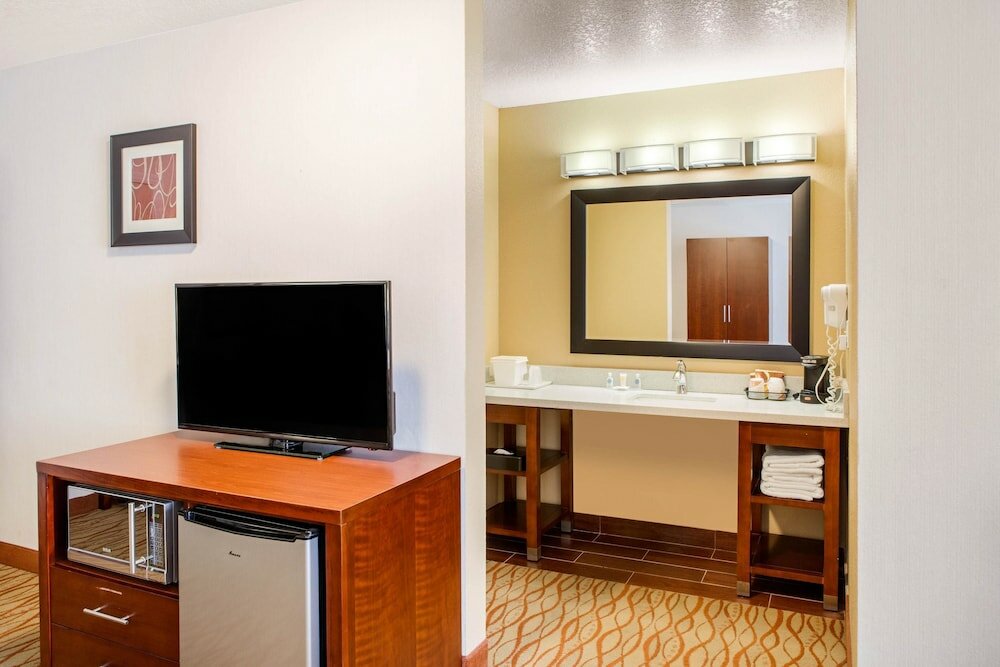 Фото Comfort Inn Mount Shasta Area