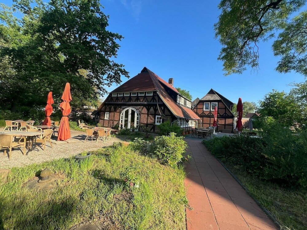 Фото Ferien- & Reitsport Hotel Brunnenhof