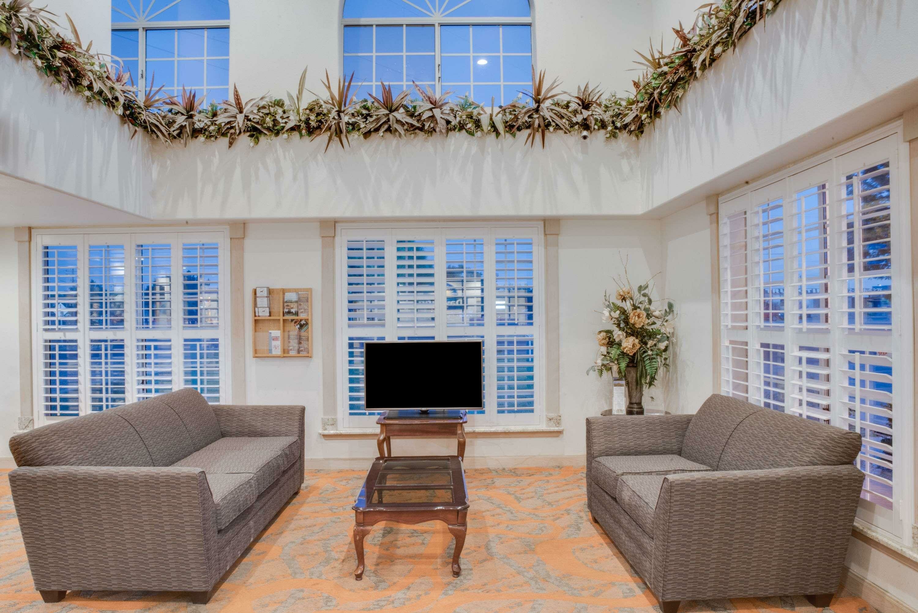 Фото Days Inn by Wyndham Fort Stockton