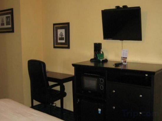 Фото Solaire Inn & Suites