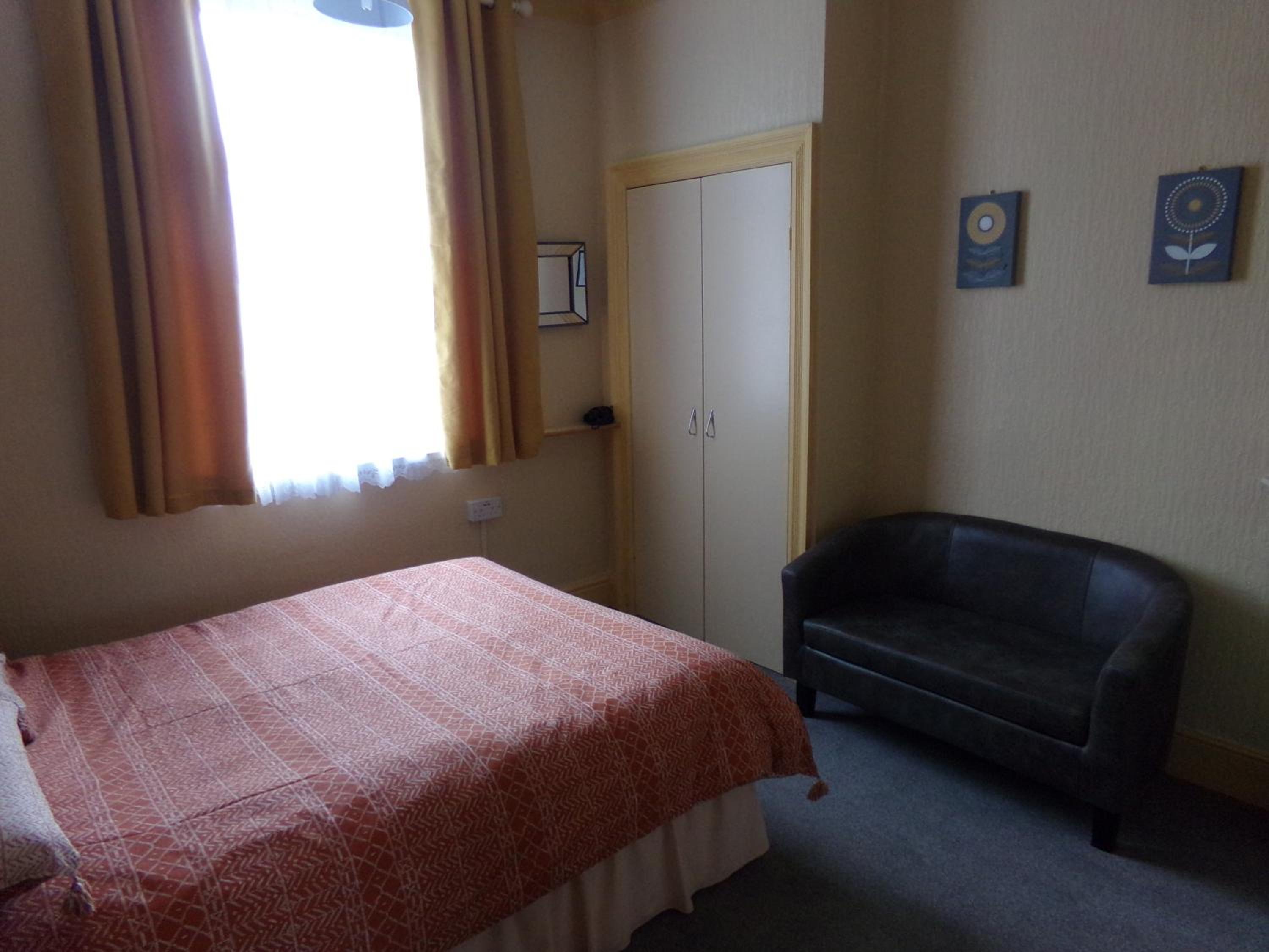 Фото St Annes Hotel