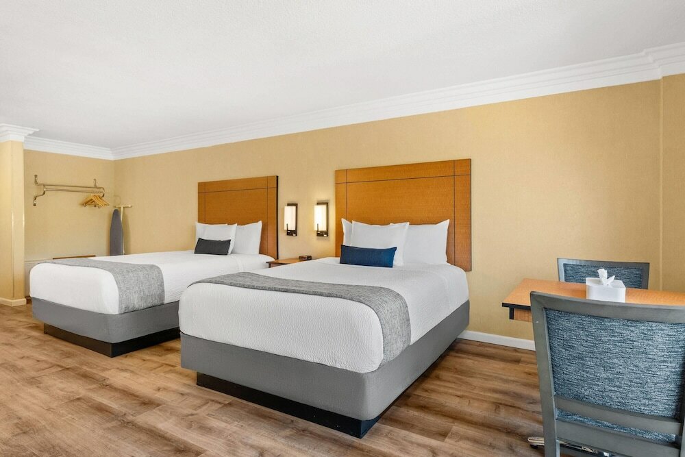 Фото Travelodge by Wyndham San Clemente Beach