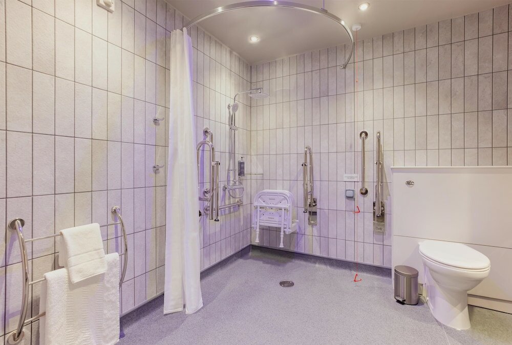 Фото Holiday Inn Express London - Newbury Park, an Ihg Hotel