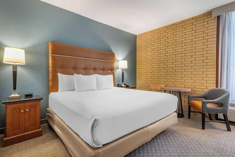 Фото Drury Inn & Suites Atlanta Airport