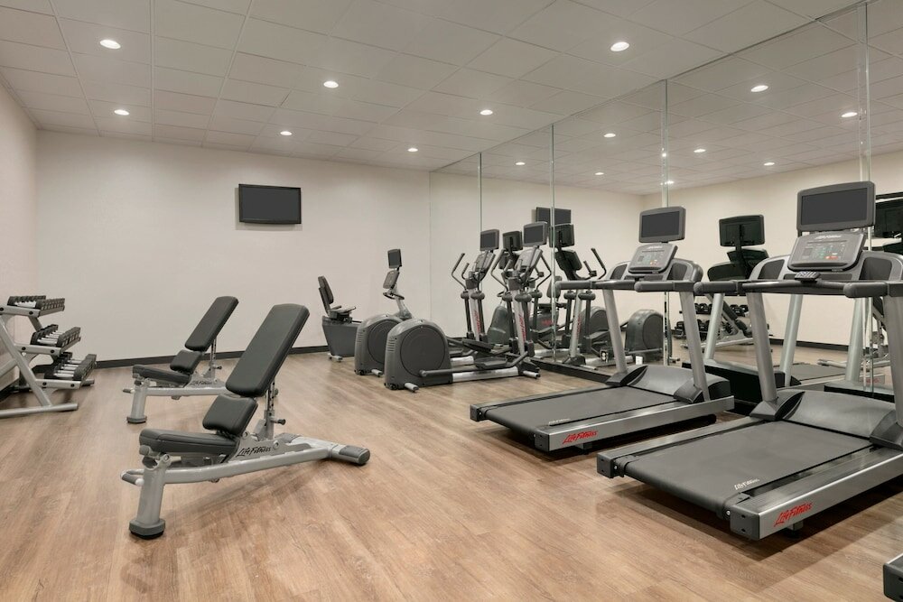 Фото Holiday Inn Express Hotel & Suites Norfolk Airport