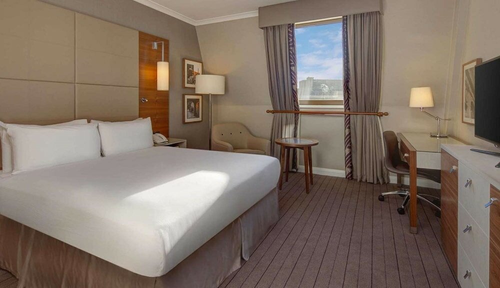 Фото Hilton Cambridge City Centre