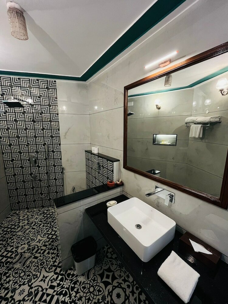 Фото Shikarbadi Hotel