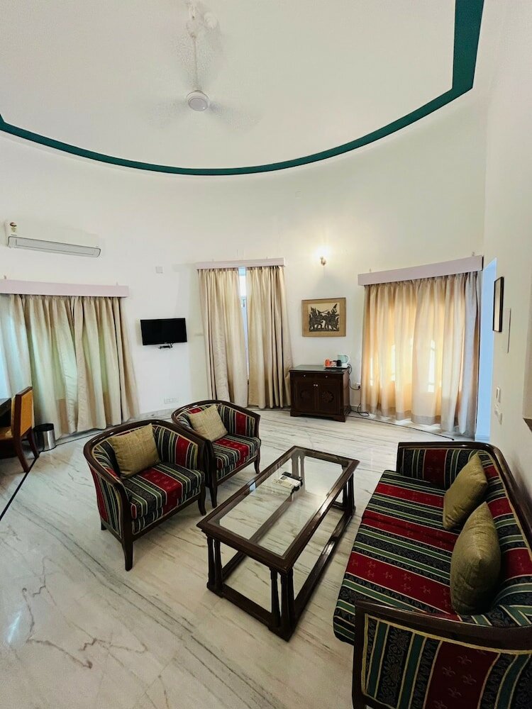 Фото Shikarbadi Hotel