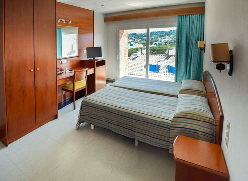 Внешний вид отеля Hotel Port-Bo в Палафружели, фото 3