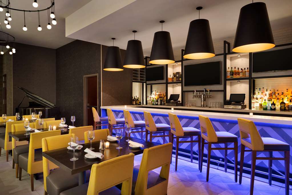 Фото Hilton Garden Inn New York Times Square South